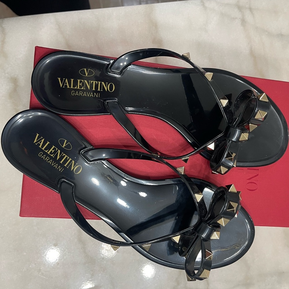 Valentino Rockstud Rubber Slipper
Size 39 (8.5)